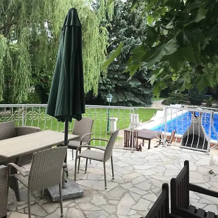 Mercedes Garden بودابست