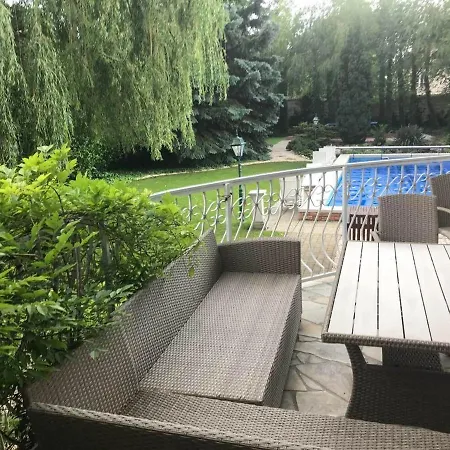 Mercedes Garden فيلة *